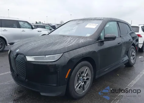 2023 BMW Ix xDrive50 z USA, uszkodzony, nr VIN WB523CF09PCL15523